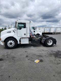 Kenworth T300 Single Axle Day Cab Truck - Caterpillar 170HP, Automatic