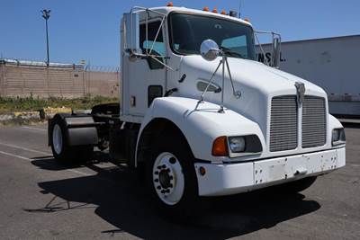 Kenworth T300 Single Axle Day Cab Truck - Caterpillar 170HP, Automatic