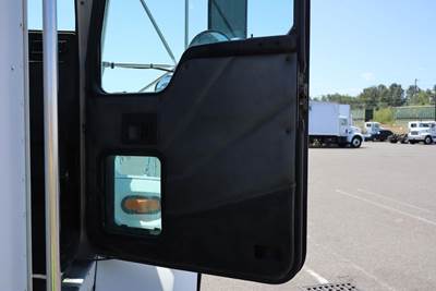1998 Kenworth T300 Single Axle Day Cab Truck - Caterpillar 170HP, Automatic
