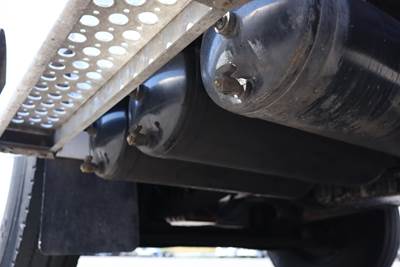 1998 Kenworth T300 Single Axle Day Cab Truck - Caterpillar 170HP, Automatic