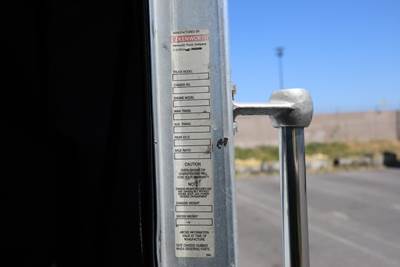 1998 Kenworth T300 Single Axle Day Cab Truck - Caterpillar 170HP, Automatic