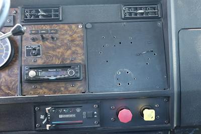1998 Kenworth T300 Single Axle Day Cab Truck - Caterpillar 170HP, Automatic