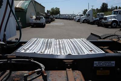 1998 Kenworth T300 Single Axle Day Cab Truck - Caterpillar 170HP, Automatic
