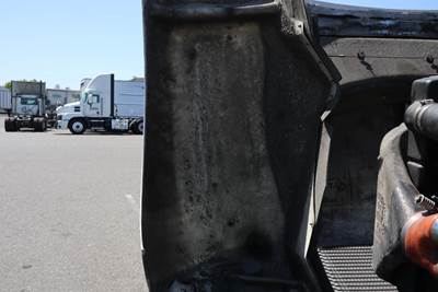 1998 Kenworth T300 Single Axle Day Cab Truck - Caterpillar 170HP, Automatic
