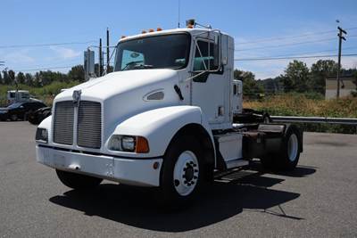 Kenworth T300 Single Axle Day Cab Truck - Caterpillar 170HP, Automatic