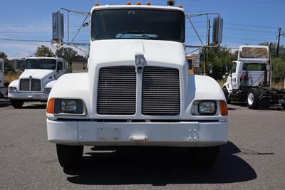 Kenworth T300 Single Axle Day Cab Truck - Caterpillar 170HP, Automatic