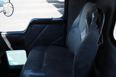1998 Kenworth T300 Single Axle Day Cab Truck - Caterpillar 170HP, Automatic