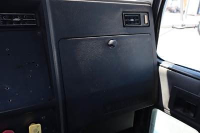 1998 Kenworth T300 Single Axle Day Cab Truck - Caterpillar 170HP, Automatic