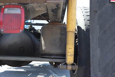 1998 Kenworth T300 Single Axle Day Cab Truck - Caterpillar 170HP, Automatic