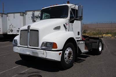 Kenworth T300 Single Axle Day Cab Truck - Caterpillar 170HP, Automatic