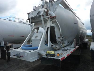 Beall 1990 BEALL VACUUM PNEUMATIC TRI AXLE Dry Bulk / Pneumatic Tank Trailer