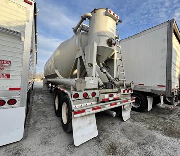Heil Tandem Axle Aluminum Dry Bulk / Pneumatic Tank Trailer - Air Ride, Fixed Axle