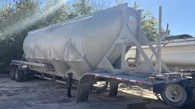 J & L 1600 CU. FT. Dry Bulk / Pneumatic Tank Trailer