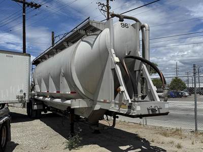 1977 J & L Tandem Axle Aluminum Dry Bulk / Pneumatic Tank Trailer - Spring, Fixed Axle