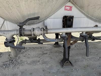 1977 J & L Tandem Axle Aluminum Dry Bulk / Pneumatic Tank Trailer - Spring, Fixed Axle