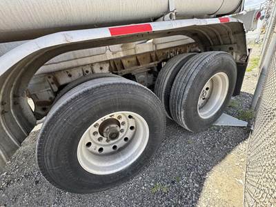 1977 J & L Tandem Axle Aluminum Dry Bulk / Pneumatic Tank Trailer - Spring, Fixed Axle