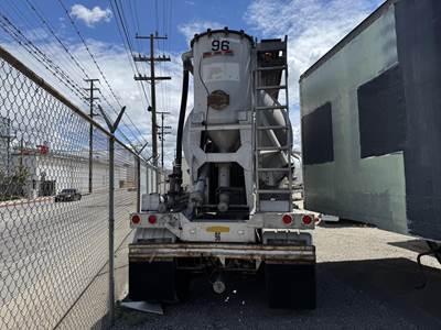 1977 J & L Tandem Axle Aluminum Dry Bulk / Pneumatic Tank Trailer - Spring, Fixed Axle