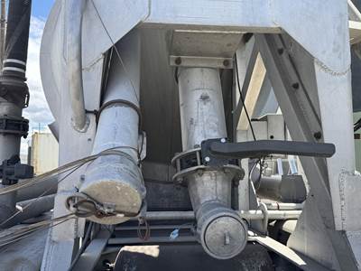 1977 J & L Tandem Axle Aluminum Dry Bulk / Pneumatic Tank Trailer - Spring, Fixed Axle