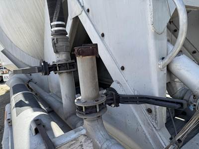 1977 J & L Tandem Axle Aluminum Dry Bulk / Pneumatic Tank Trailer - Spring, Fixed Axle