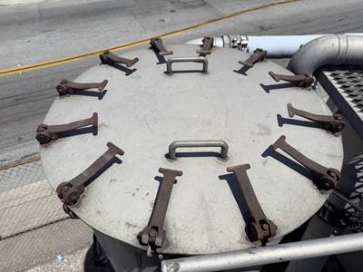 1977 J & L Tandem Axle Aluminum Dry Bulk / Pneumatic Tank Trailer - Spring, Fixed Axle
