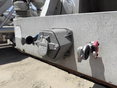 1977 J & L Tandem Axle Aluminum Dry Bulk / Pneumatic Tank Trailer - Spring, Fixed Axle