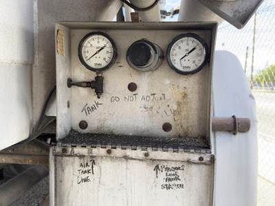 1977 J & L Tandem Axle Aluminum Dry Bulk / Pneumatic Tank Trailer - Spring, Fixed Axle