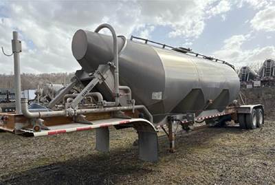 Vantage 1000 CF / AUTO DOME LID / AIR RIDE Dry Bulk / Pneumatic Tank Trailer