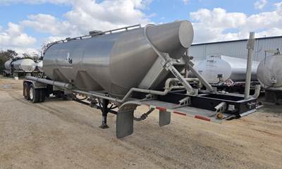 Vantage 1000 CF / AUTO DOME LID / AIR RIDE Dry Bulk / Pneumatic Tank Trailer