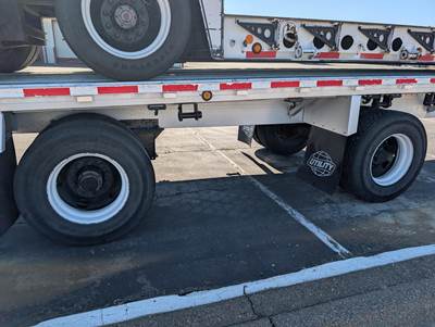 2013 Reitnouer 53ft Aluminum Flatbed Trailer - Air Ride, Fixed Spread Axle