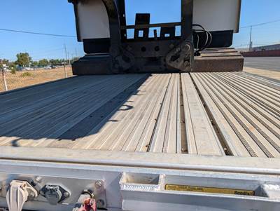 2013 Reitnouer 53ft Aluminum Flatbed Trailer - Air Ride, Fixed Spread Axle
