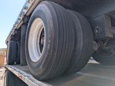 2007 Utility 48x102 Flatbed Trailer Air Ride Fixed Spread Axle