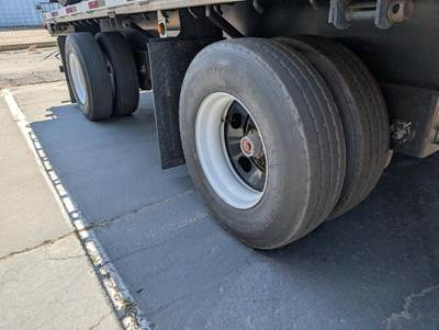 2006 Utility 48x102 Flatbed Trailer Air Ride Fixed Spread Axle
