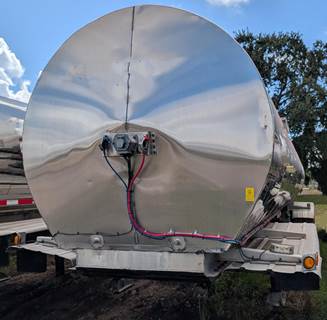 Brenner Tandem Axle Stainless Steel Food Grade Tanker Trailer - Air Ride, Fixed Axle