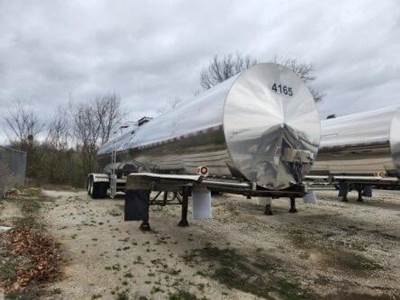 PAUL MUELLER COMPANY Tandem Axle Stainless Steel Food Grade Tanker Trailer - Air Ride, Fixed Axle
