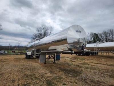 PAUL MUELLER COMPANY Tandem Axle Stainless Steel Food Grade Tanker Trailer - Air Ride, Fixed Axle