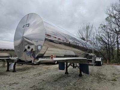 2014 PAUL MUELLER COMPANY Tandem Axle Stainless Steel Food Grade Tanker Trailer - Air Ride, Fixed Axle