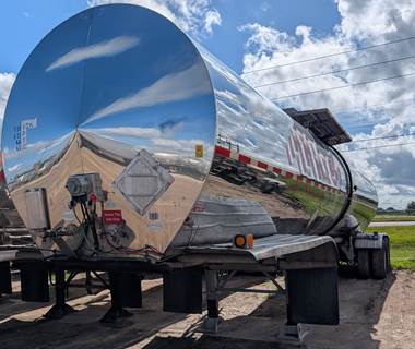 2009 Polar Food Grade Tanker Trailer (407 Coded) W/ Stainless Steel Pump