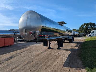2011 Walker Food Grade Tanker Trailer w/ Stainless Steel Pump and In-Transit Heat