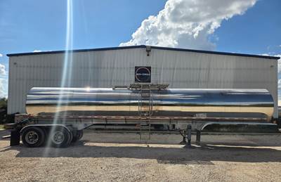 2011 Walker Food Grade Tanker Trailer w/ Stainless Steel Pump and In-Transit Heat