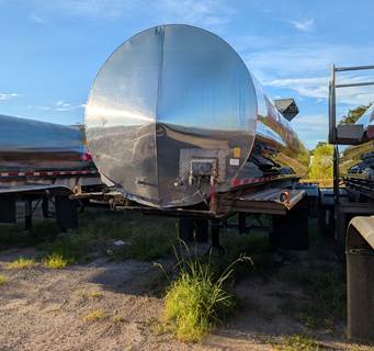 2002 Walker Food Grade Tanker Trailer and In-Transit Heat w/ Optional Stainless Steel Pump