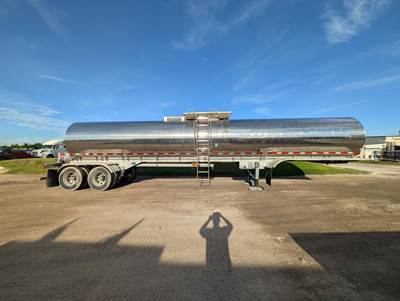 Walker Tandem Axle Stainless Steel Food Grade Tanker Trailer - Air Ride, Fixed Axle