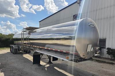 Walker Tandem Axle Stainless Steel Food Grade Tanker Trailer - Air Ride, Fixed Axle