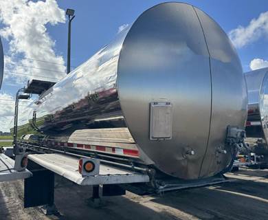 Walker Tandem Axle Stainless Steel Food Grade Tanker Trailer - Air Ride, Fixed Axle