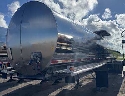 Walker Tandem Axle Stainless Steel Food Grade Tanker Trailer - Air Ride, Fixed Axle
