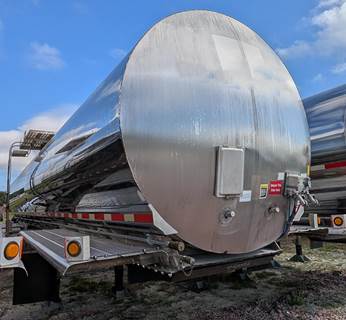 Walker Tandem Axle Stainless Steel Food Grade Tanker Trailer - Air Ride, Fixed Axle