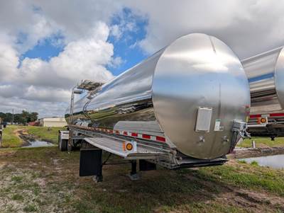 Walker Tandem Axle Stainless Steel Food Grade Tanker Trailer - Air Ride, Fixed Axle