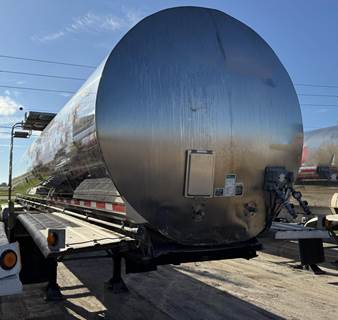 Walker Tandem Axle Stainless Steel Food Grade Tanker Trailer - Air Ride, Fixed Axle