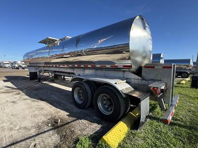 Walker Tandem Axle Stainless Steel Food Grade Tanker Trailer - Air Ride, Fixed Axle