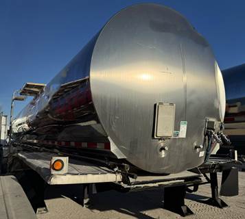 Walker Tandem Axle Stainless Steel Food Grade Tanker Trailer - Air Ride, Fixed Axle