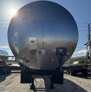 Walker Tandem Axle Stainless Steel Food Grade Tanker Trailer - Air Ride, Fixed Axle